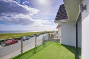 VIEWPOINT 2 by BOURNECOAST - A Clifftop Apartment with PANORAMIC Sea Views and Balcony - FM6182