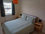 Arundel Central Apartment with parking