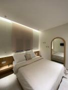 Venice Studios & Apartments