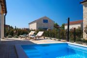Papas Court V Pasman Villa with pool