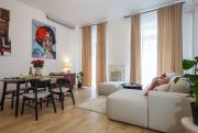 oompH Berlin 3BR Apt with Light Tones and Artwork