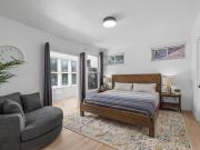 Shadyside, Central !5 Stylish and Bright Studio With Free Parking