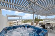 Salty Breeze - Rooftop Terrace & Jacuzzi