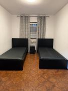 Laras voll ausgestattete Gartenwohnung mit WLAN und TV