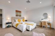 StayAU Stylish Spacious 4BR Home Ringwood