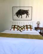 Bird Song Cottage - Table View