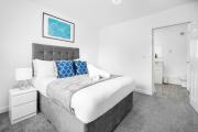 2 Bedroom Deluxe Apartment - Off-Street Parking - WIFI - Netflix - Top Rated - 49C 2 Bedroom Deluxe Apartment - Off-Street Parking - WIFI - Netflix - Top Rated - 49C