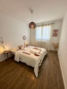 T2 60m2, Centre Ville, Parking Gratuit, Terrasse, Proche Tram, à seulement 15mn des Plages