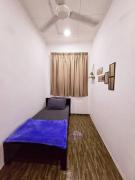 Top Tanah Merah