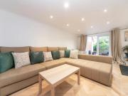 Gorgeous 4 BR House Near Station mins to London - Pass the Keys