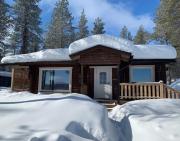 Kaupinmaja, Ylläs, Äkäslompolo, Lapland - Log Cabin with Lake and Fell Scenery