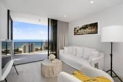 Broadbeach Elegant apartment with views!