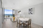 Broadbeach Elegant apartment with views!