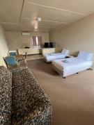 Opal Inn Hotel, Motel, Caravan Park
