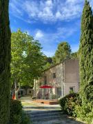 Au calme dans la campagne Aixoise, entouré de cyprès