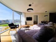 Elija Sunny Family Apartment