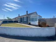 Prestatyn 2-Bed Bungalow Sleeps 5 with Hot Tub