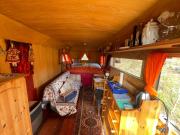 Kuscheliger Zirkuswagen im Wildgarten