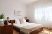 KING SIZE Bed with Air Conditioning near the BEACH & FREE Street Parking KING SIZE Bed with Air Conditioning near the BEACH & FREE Street Parking