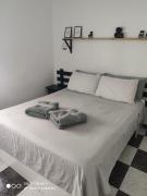 Habitación 2 en tercera planta sin ascensor no és un piso entero! A compartir Baño y cocina!