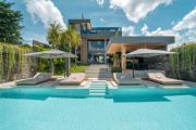 Beyond The Palms - Impressive Brand New 4BR Canggu Villa with Jacuzzi