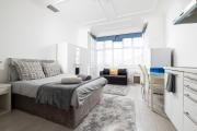 BRIGHT STUDIO ON GOLDERS GREEN ROAD