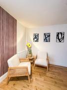 Bright & Spacious Split Level Flat in Kennington