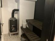 Yksiö omalla puusaunalla