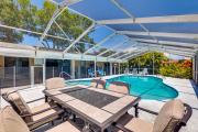 5 Mi to Busch Gardens Tampa Bay Villa with Pool!