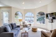 Bay Front Views! Shopping, Restaurants! Museums! Unit 4