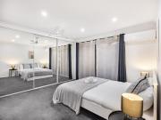 Private and Spacious 4BR Home with Parkview 5mins to Mall