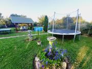 Livi Apartman merevfalú kerti medencével Livi Apartman merevfalú kerti medencével