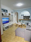 La Casa de Verónica - Serene Apartment with Shared Pool, Steps from the Beach