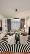 Elegant Black&White Studio