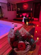 SUITE 785 Chambre Jacuzzi Sauna