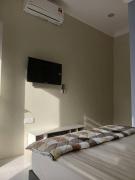 Top Tanah Merah