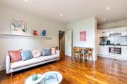 Stylish Riverside Retreat in Central London Stylish Riverside Retreat in Central London