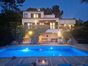 Luxury Getaway - Modern Villa with pool and AC