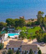 Luxury Villa Sea Front With Pool