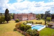 Chateau Beaudesert - Piscine - Tennis - Parc de 50Ha Chateau Beaudesert - Piscine - Tennis - Parc de 50Ha
