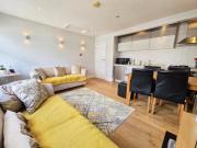 Victorian modern two bedrooms flat in West Kensington with London skyline view