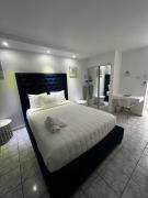 Douglas Highway Inn Hotel