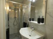 Studio moderne en rez de jardin