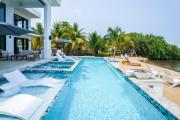 Spacious 4-Bed Villa in Placencia Village w Pool