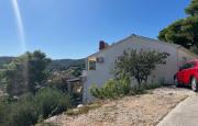 Apartments by the sea Splitska, Brac - 23366