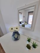 CITY HOUSE & FREE PARKING by Perry-Holiday moderno, panoramico e comodo fino a 6 ospiti