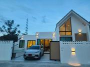 Holiday Pool Villa Bangsean Chonburi - 3 Bedrooms Villas up to 12 people