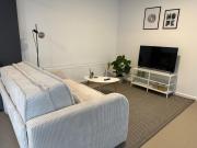 BSD Apartment - Self Check-in & Parkplatz