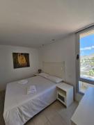 Central Charm - Las Americas