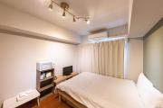 702 道頓堀側のお部屋 中心地へのアクセス抜群 ダブルベッド1台 お布団1枚 702 道頓堀側のお部屋 中心地へのアクセス抜群 ダブルベッド1台 お布団1枚